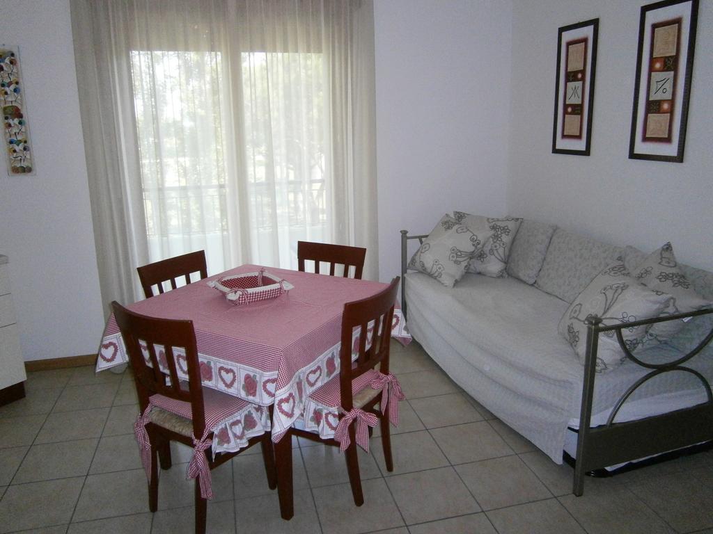 Residence Roberta Con Piscina - Agenzia Cocal กาออร์เล ห้อง รูปภาพ